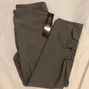 NWT—Yoga/athletic pants